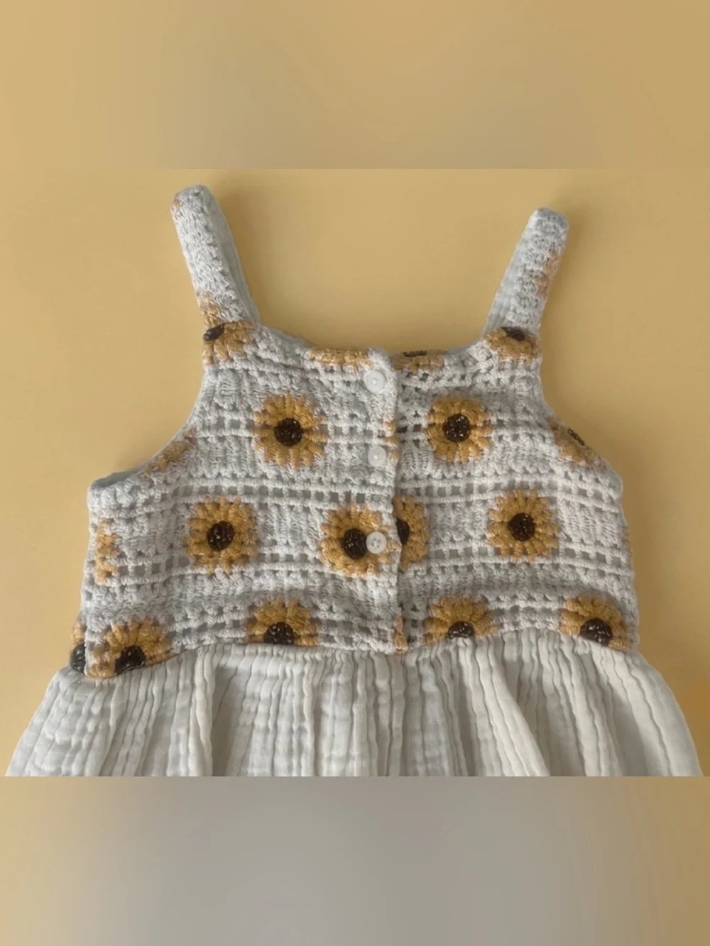 Zara girl’s dress crochet sunflower bodice and a white muslin skirt. Size 3T.